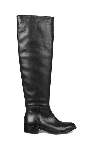 Long flat boot